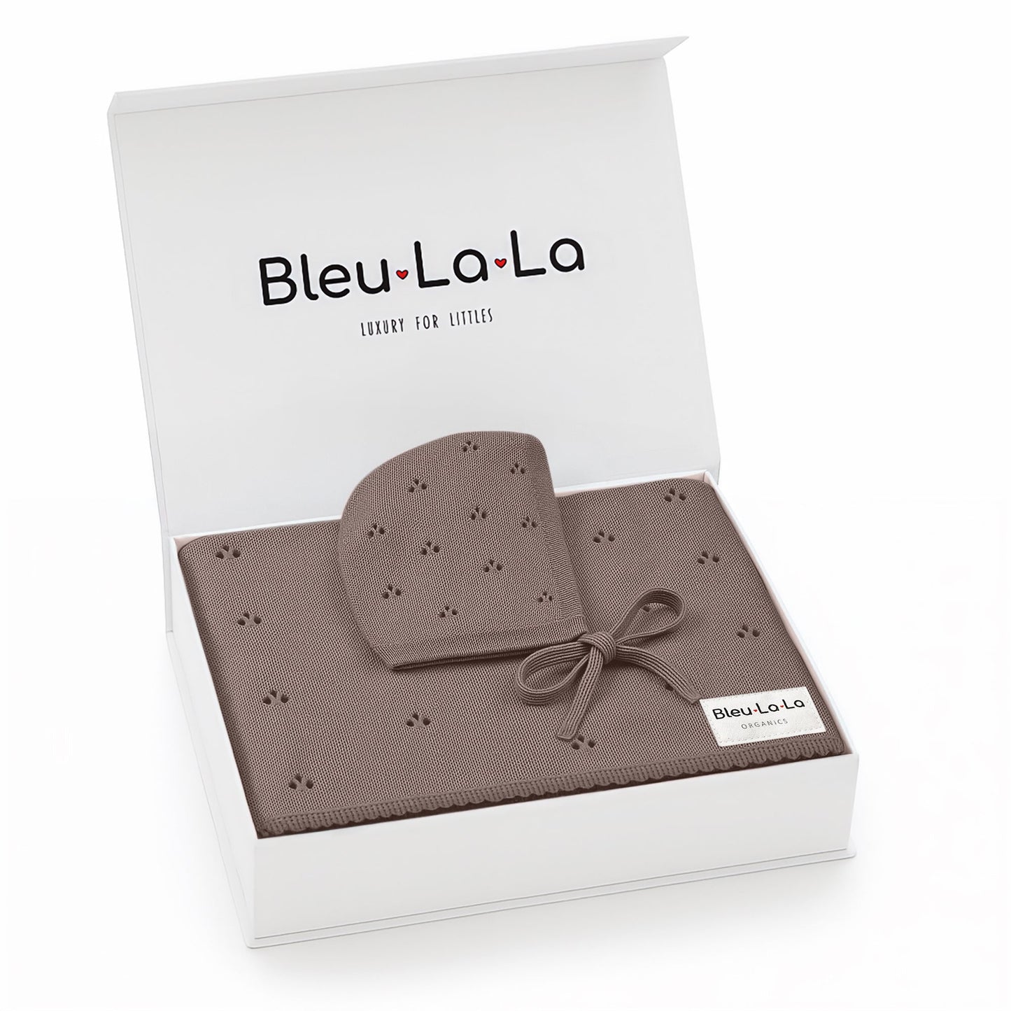 Bleu La La baby set with brown blanket and hat in a box on a white background