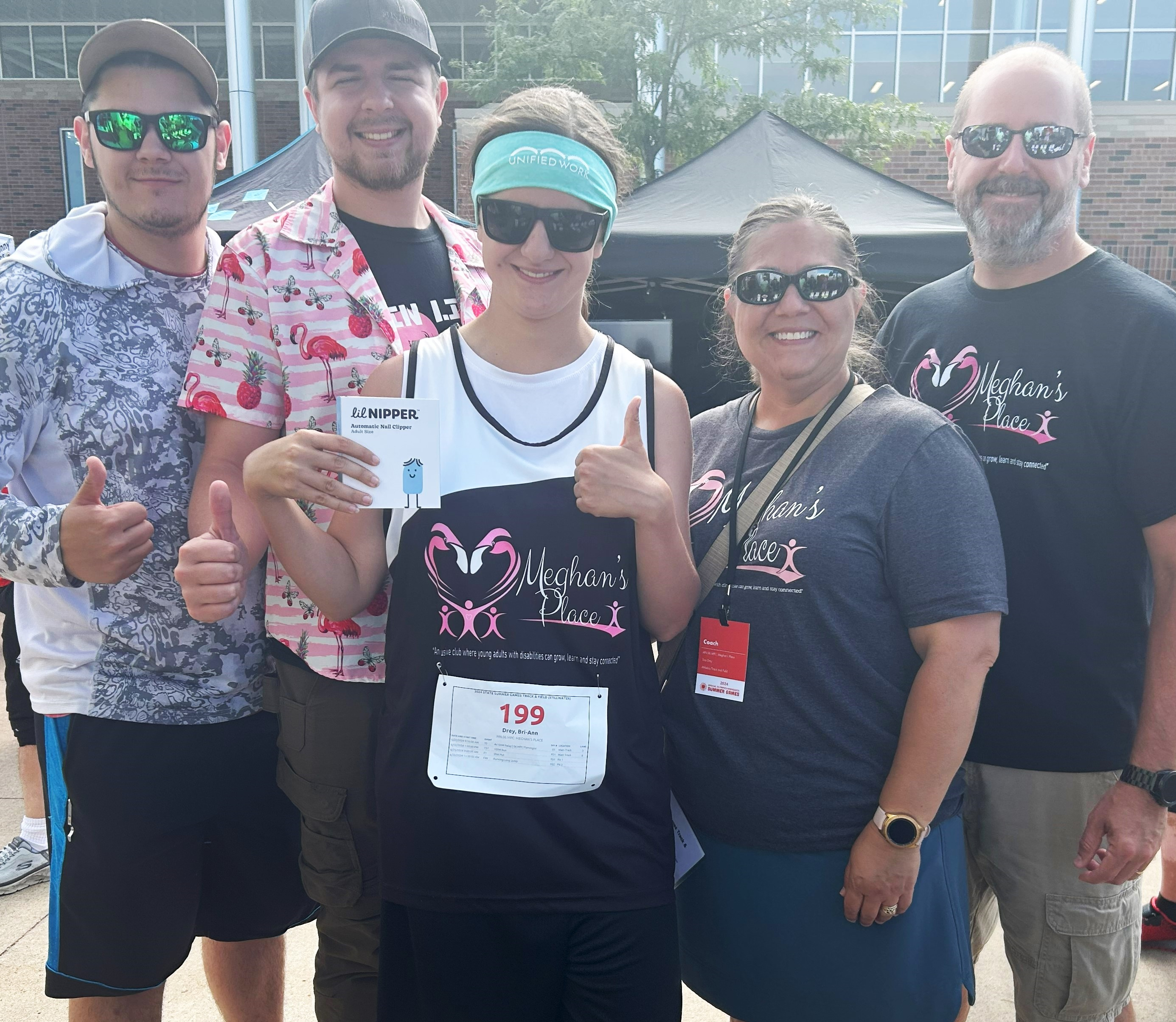 Family thumbs up SO j.png