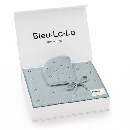 Bleu La La baby set with light blue blanket and hat in a box on a white background