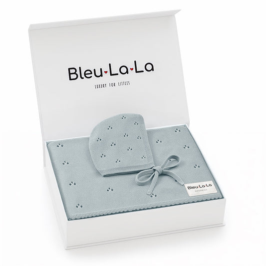 Bleu La La baby set with light blue blanket and hat in a box on a white background
